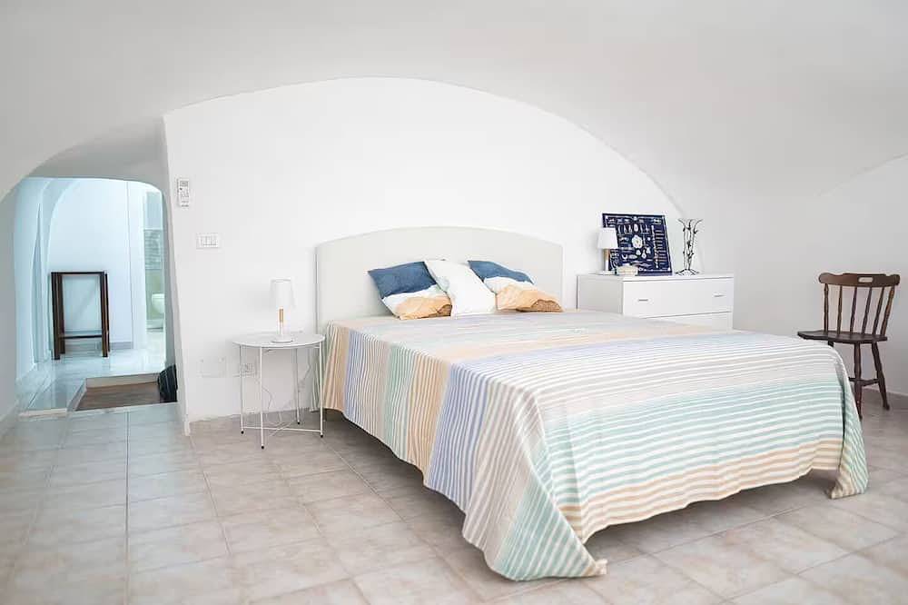 Entire apartment, Casa Veneziano: a window on the Mediterranean in Procida, Naples Province