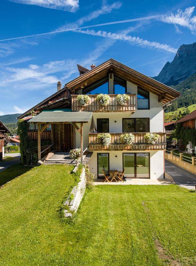 Ferienwohnung für 6 Personen, mit Balkon und Terrasse sowie Garten und Sauna in Ehrwald - 3
