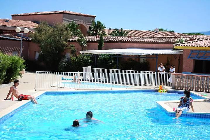 Gîte pour 2 personnes, avec piscine et balcon/terrasse dans Saint-Cyprien-Plage - 2