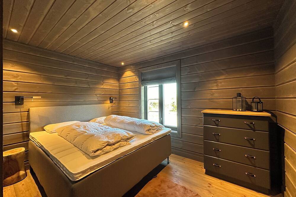 Modern cabin at Høgevarde panoramic view, fireplace and Ev charger in Flå