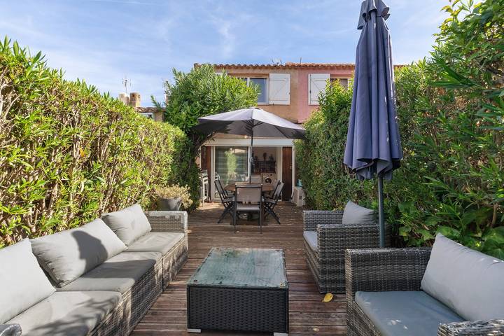 Maison du Cap avec jacuzzi, tennis, climatisation, terrasse privative et Wi-Fi in Cap d'Agde, Agde