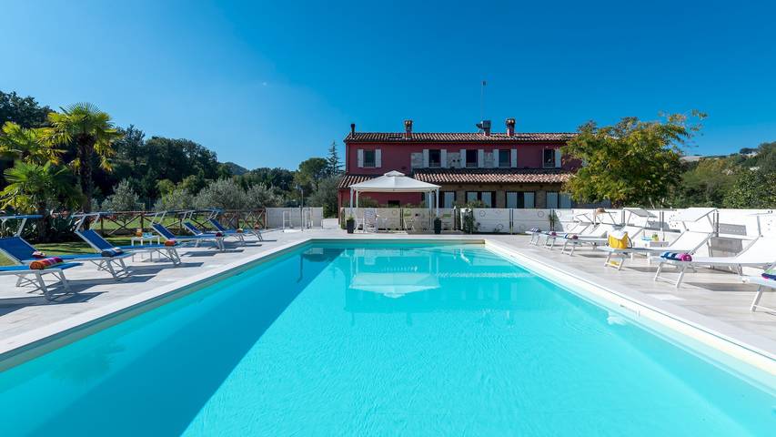 Casa vacanza per 16 persone, con Terrazza e Giardino a Fossombrone