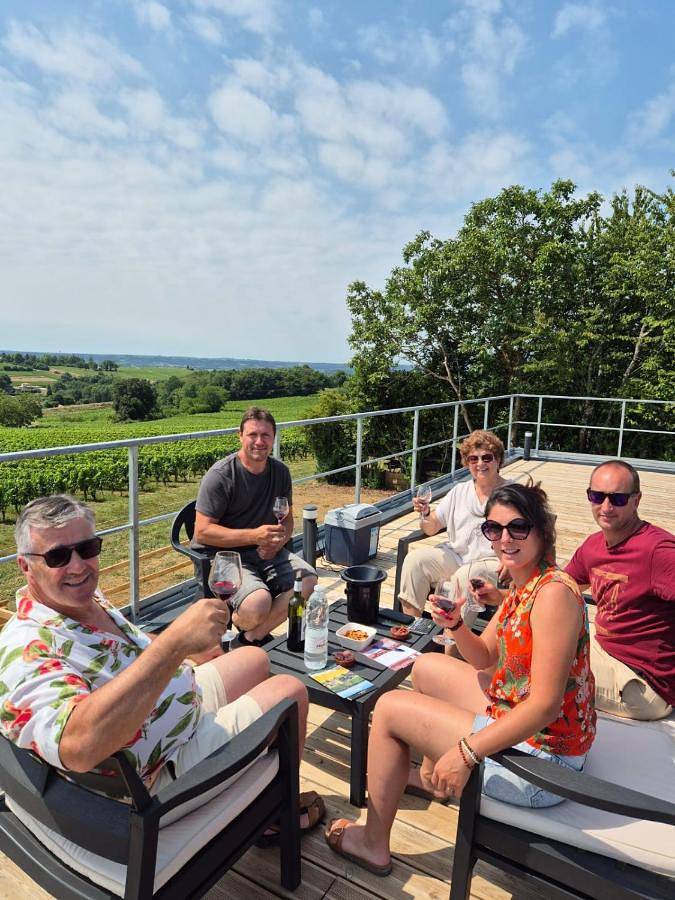 Location de vacances pour 2 personnes, avec sauna et vue ainsi que jardin et piscine, animaux acceptés à Belvès-de-Castillon