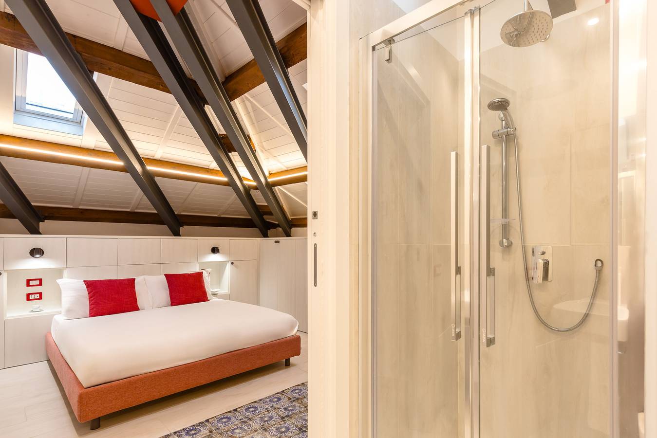 Entire apartment, Colonna Apartment 2 by Wonderful Italy in Naples, Naples Province