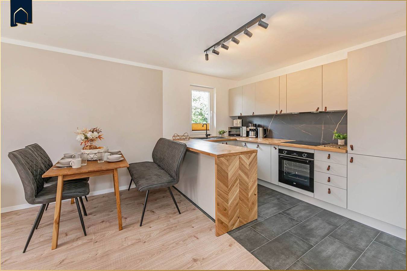 Appartement entier, Top-Ferienwohnung mit Badewanne, Balkon & kostenlosem Ortsshuttle in Kölpinsee, Loddin