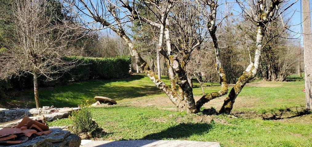 Location de vacances pour 4 personnes, avec vue sur le lac ainsi que vue et jardin, animaux acceptés à Causse-et-Diège - 3