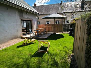 Gîte pour 4 personnes, avec terrasse à Roussillon-en-Morvan