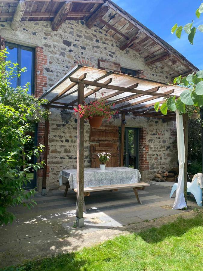 Gîte pour 6 personnes, avec piscine et terrasse, adapté aux familles dans Ludesse