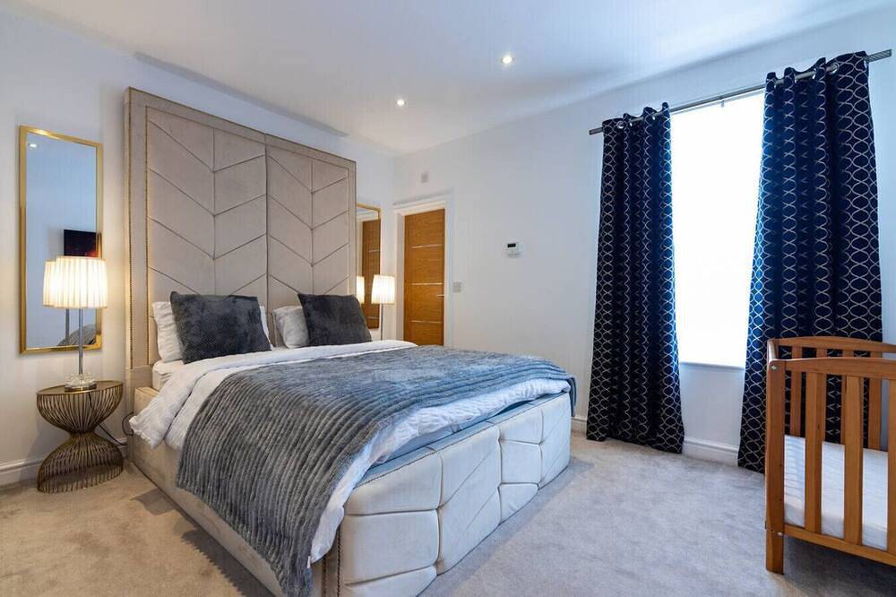 Perfect Booking | 2 Bed Home In Central Stockport in Stockport, Greater Manchester