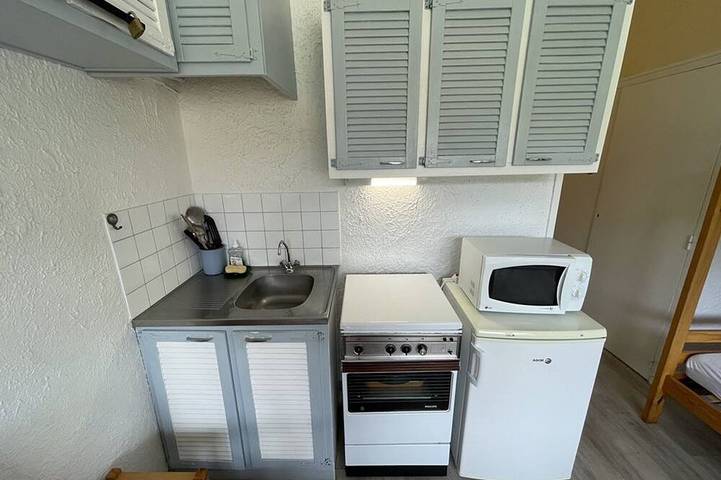 Appartement entier, Studio cosy pour 4 pers. avec balcon Sud, centre station, proche pistes et commerces in Le Lioran, Laveissière