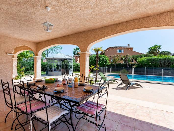 Location de vacances pour 8 personnes, avec jardin dans Saint-Aygulf - 2