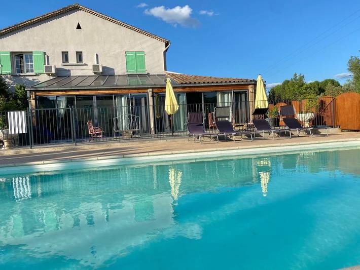 Hôtel pour 2 personnes, avec Terrasse ainsi que Jardin et Piscine