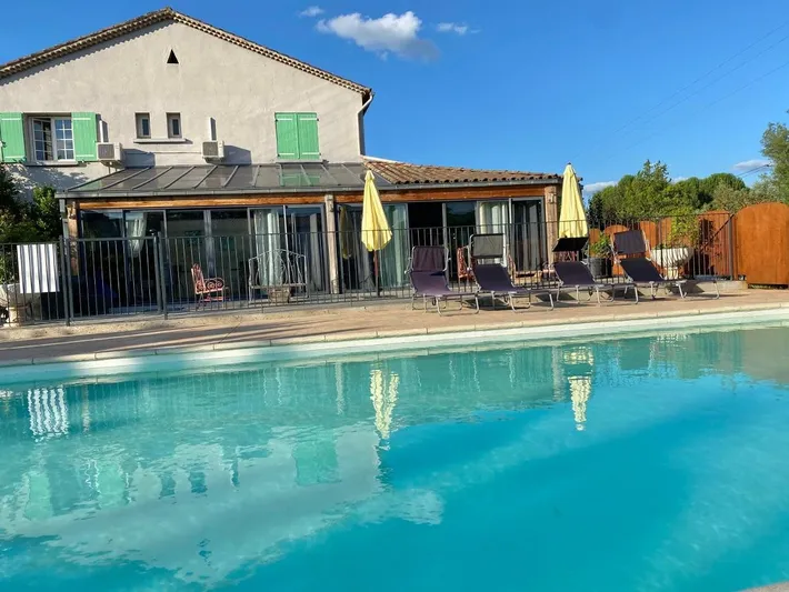 Hotel para 2 personas, con jardín y piscina - 1