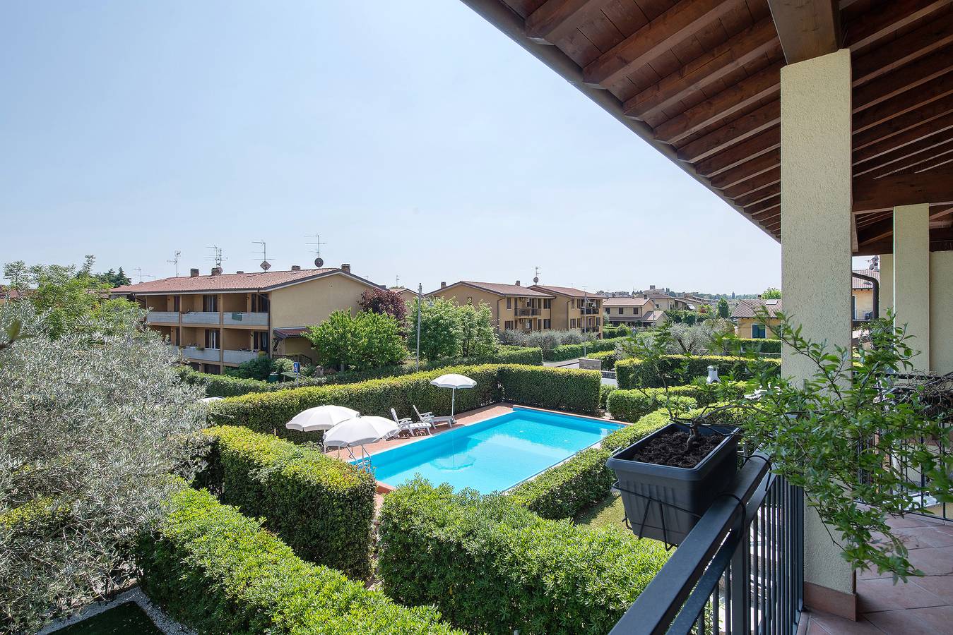 Ganze Wohnung, Ferienwohnung 'I Ciclamini 6' mit Gemeinschaftspool, Wi-Fi und Klimaanlage in Moniga del Garda, Gardasee-Berge