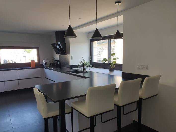 Holiday Home 'Neizh Ar Kaouenn Brandérion' with Private Pool, Jacuzzi and Wi-Fi in Brandérion, Côte des Mégalithes