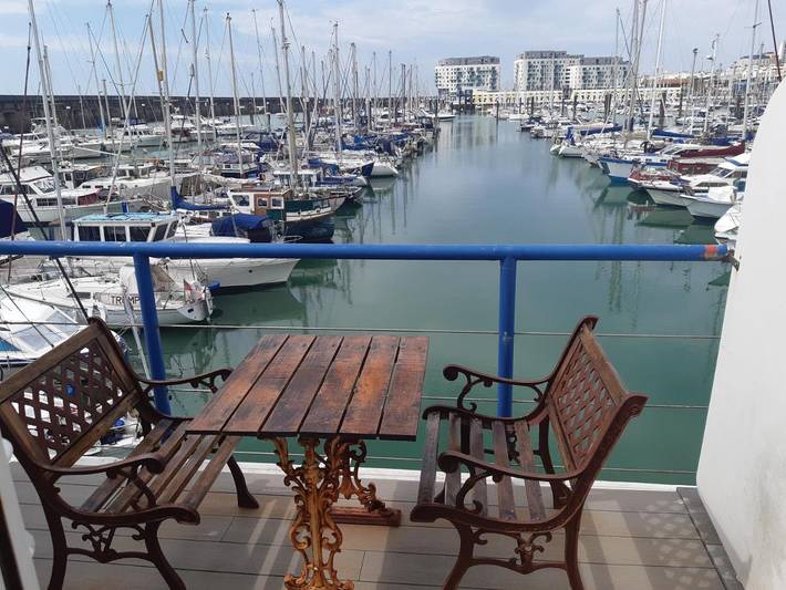 Apartment for 2 people, with view and balcony in Brighton Marina
