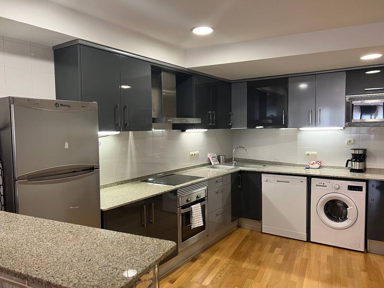 Ganze Wohnung, Helles Apartment mit zwei Schlafzimmern in Maragall in Barcelona Zentrum, Barcelona