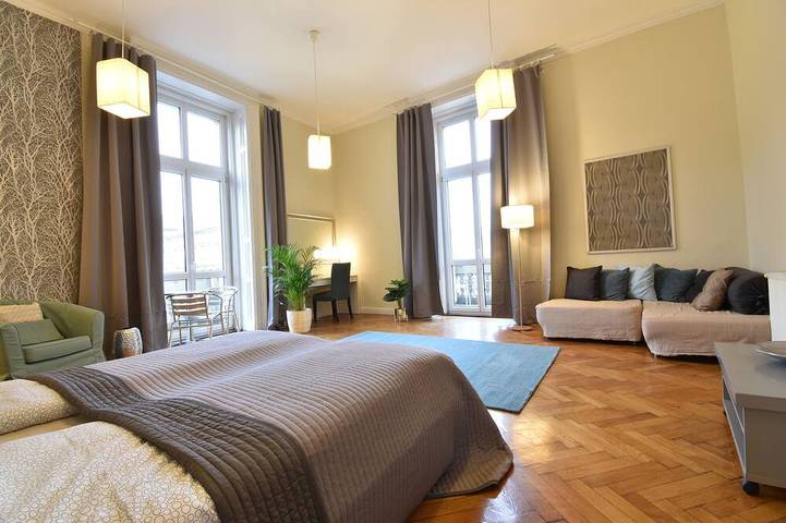 Ferienwohnung für 21 Personen, mit Balkon und Terrasse in Budapest