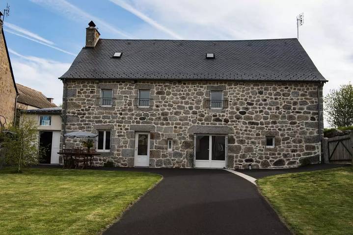 Gîte pour 8 personnes, avec terrasse et piscine