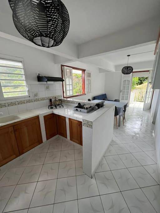 Gîte pour 5 personnes, avec vue et jardin à Vieux-Fort - 2