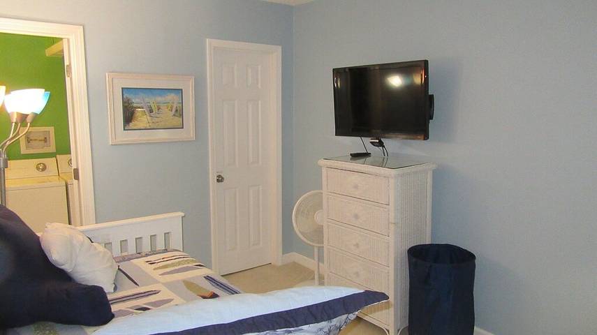 Vacation rental for 11 people, with balcony and yard in Atlantic Beach