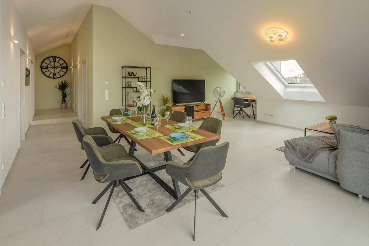 Ganze Wohnung, Three-Bedroom Apartment in Poing, Oberbayern