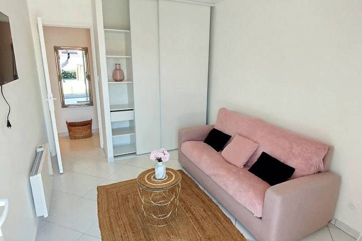 Ganze Wohnung, Studio for rent in Dammarie-les-Lys, in a quiet area close to all amenities. in Dammarie-les-Lys, Seine-et-Marne
