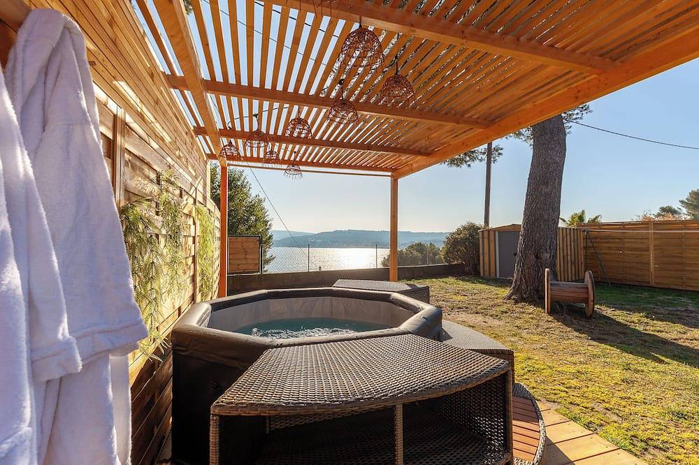 House with magnificent lake view, Wi-Fi and air conditioning in Istres, Istres region