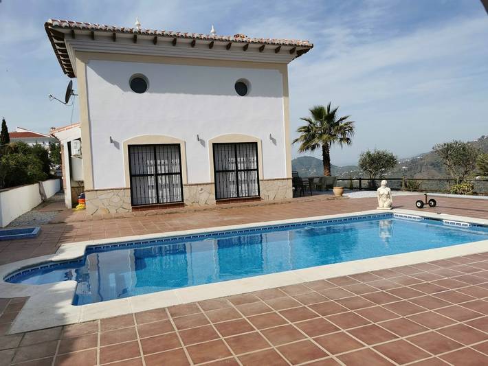 Villa 'Santomera' with Mountain View, Wi-Fi and Air Conditioning in Cómpeta, Costa del Sol