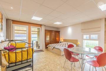 Gîte pour 3 personnes, avec piscine et jardin dans Gilly-sur-Loire