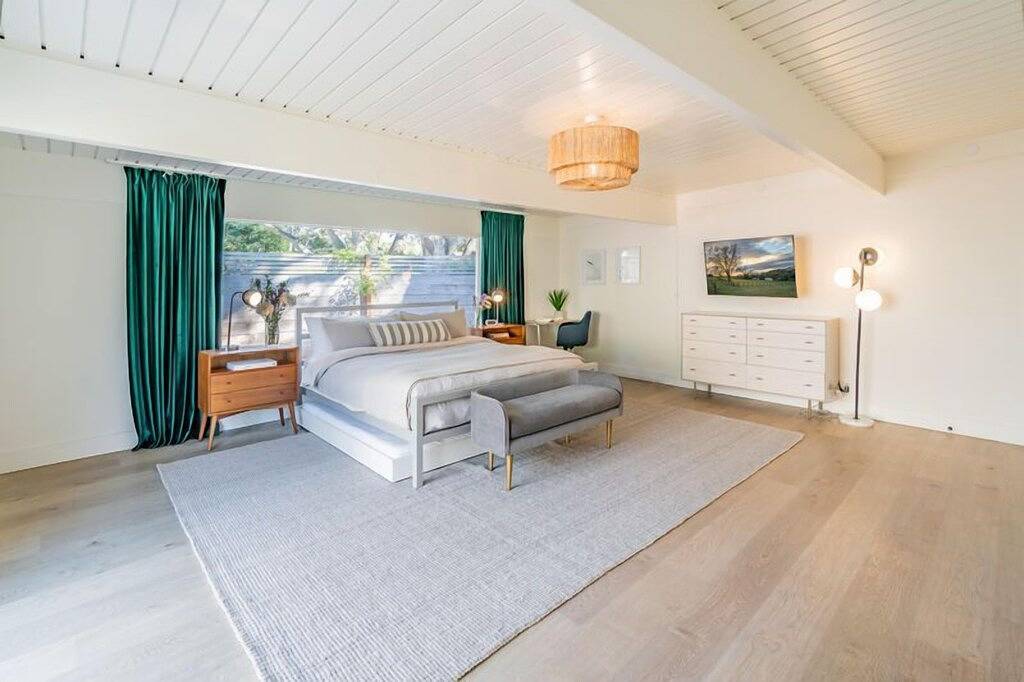 Elevated Mid-Century Modern Home in Montecito! in Montecito, Santa Barbara County