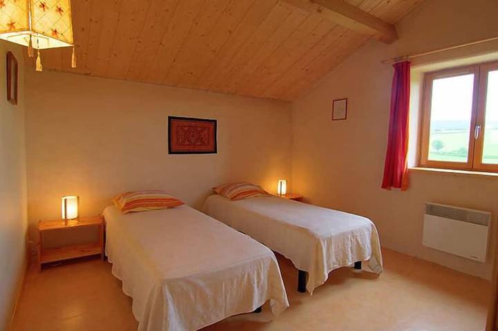 Location de vacances pour 7 personnes, avec jardin, animaux acceptés à Buffières - 3