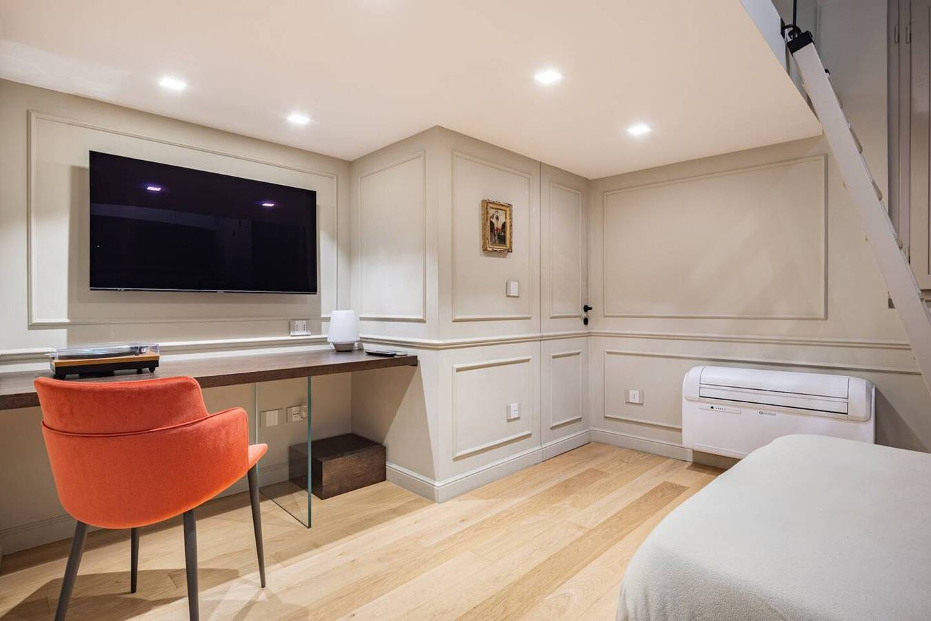 Entire studio, Studio 'Pitti Urban' with Wi-Fi and Air Conditioning in Florence city center, Florence