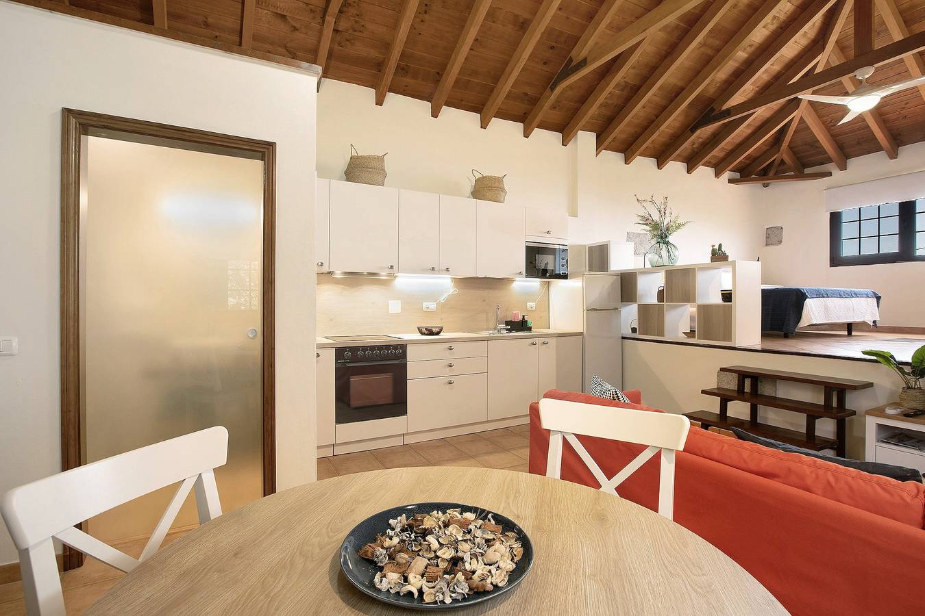 Ganzes Studio, Ferienhaus „Las Tres Palmeras“ mit Bergblick, Gemeinschaftspool und Wlan in Güímar, Teneriffa Süd