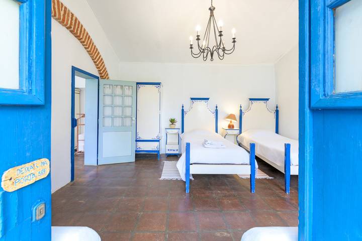 Casa Vacacional “Sesmarias dos Nobres” con piscina privada, bar en terraza y lagos in Azinheira dos Barros, Alentejo Litoral
