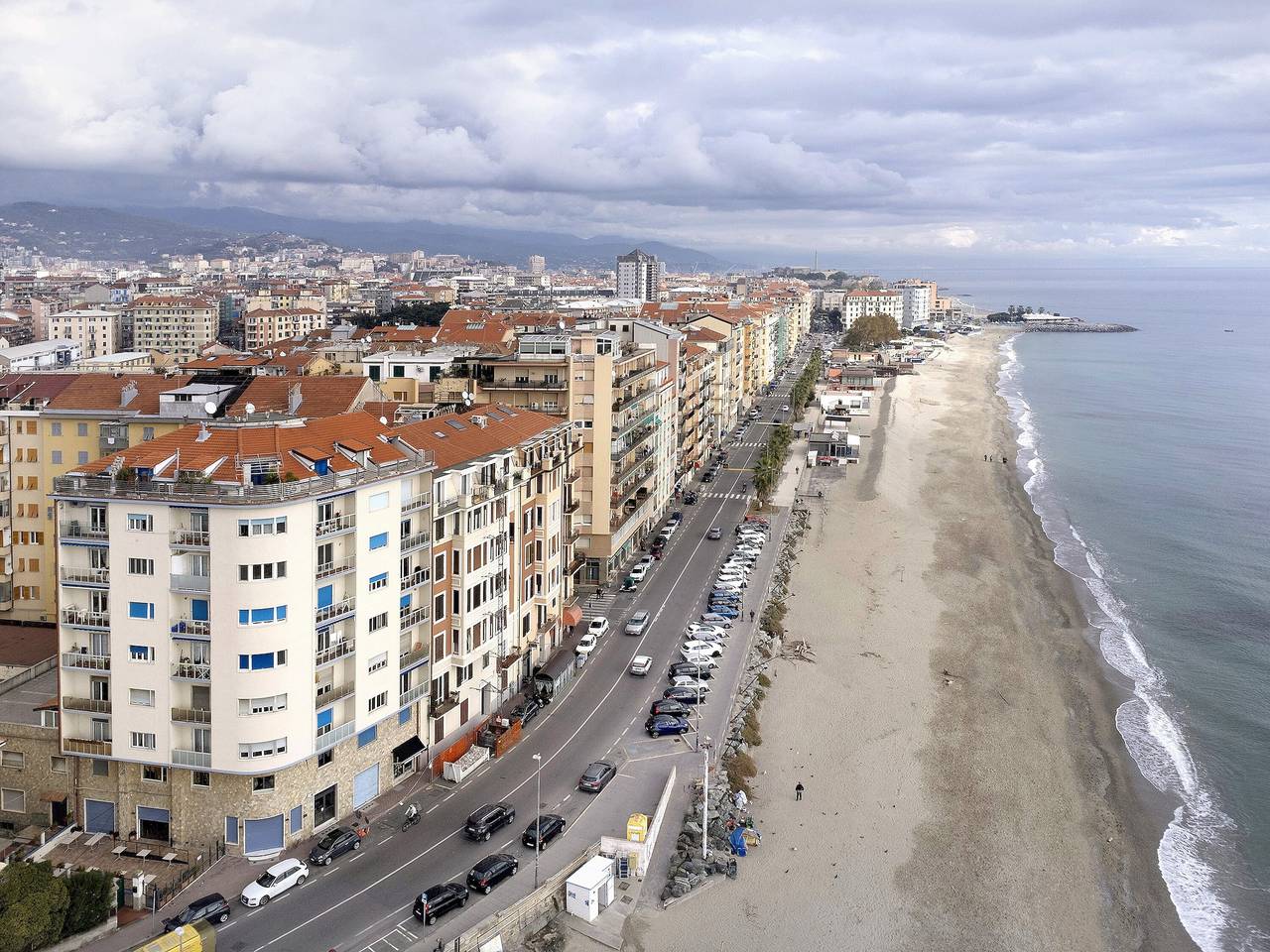 Apartamento entero, Apartamento 'Caruggio al Mare' con Balcón, Wi-Fi y Aire Acondicionado in Savona (City), Savona