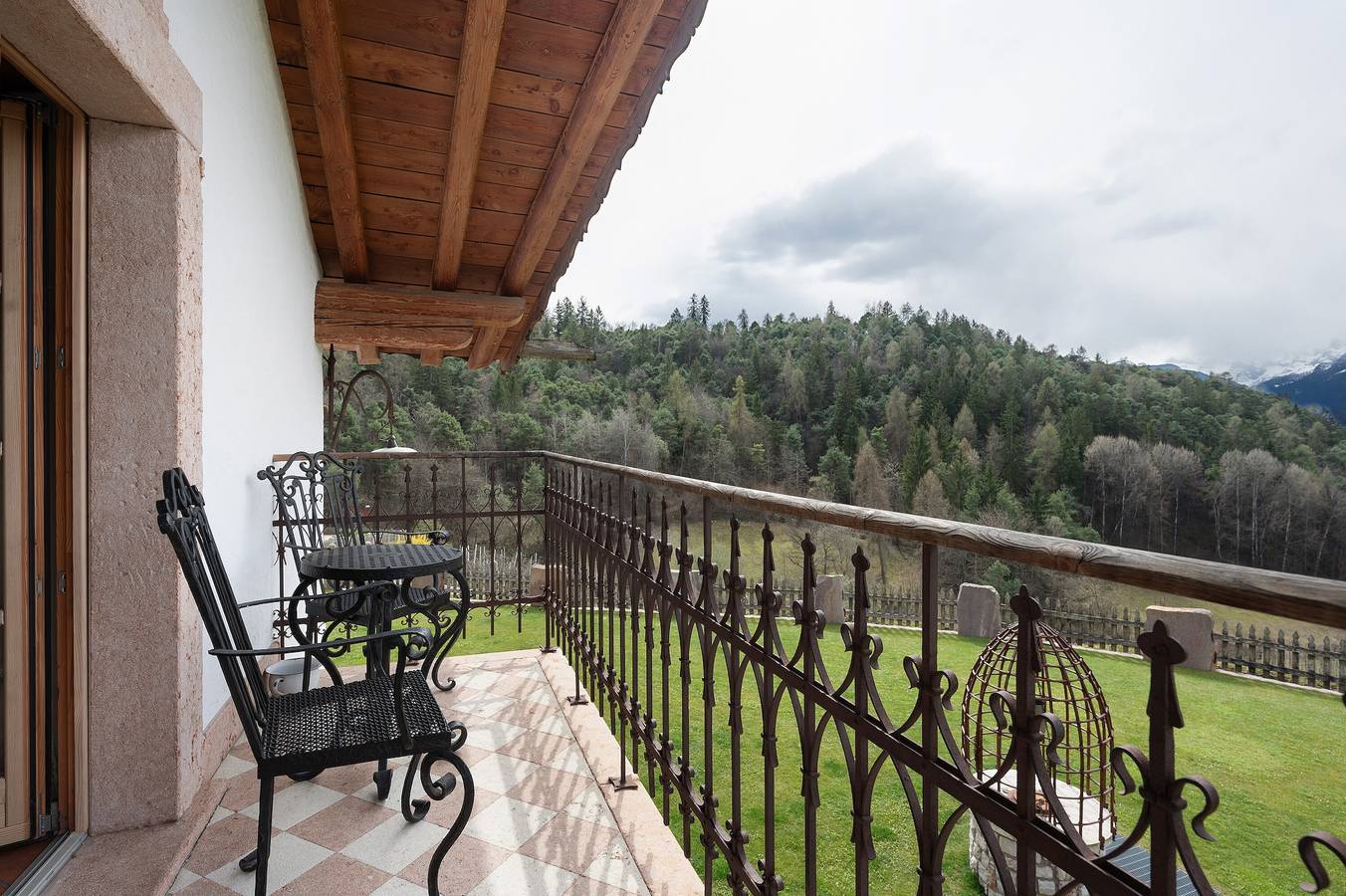 Appartamento intero, Appartamento 'Royal Gala' con vista sulle montagne, giardino in comune e Wi-Fi in Coredo, Predaia