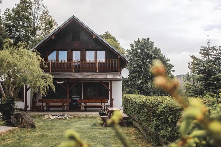 Vakantiewoning voor 16 personen, with Balkon and Whirlpool as well as Terras and Tuin in Moravië