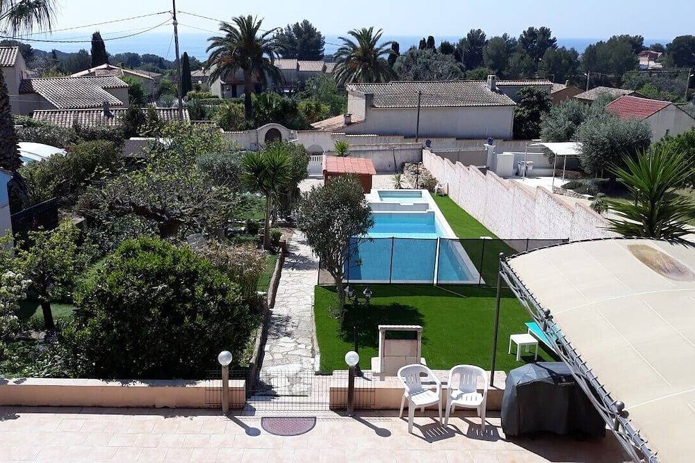Villa Provençale T5 – 10 Personnes Avec Jardin, Piscine, Jacuzzi Et Vue Mer in Bandol, Côte méditerranéenne (France)