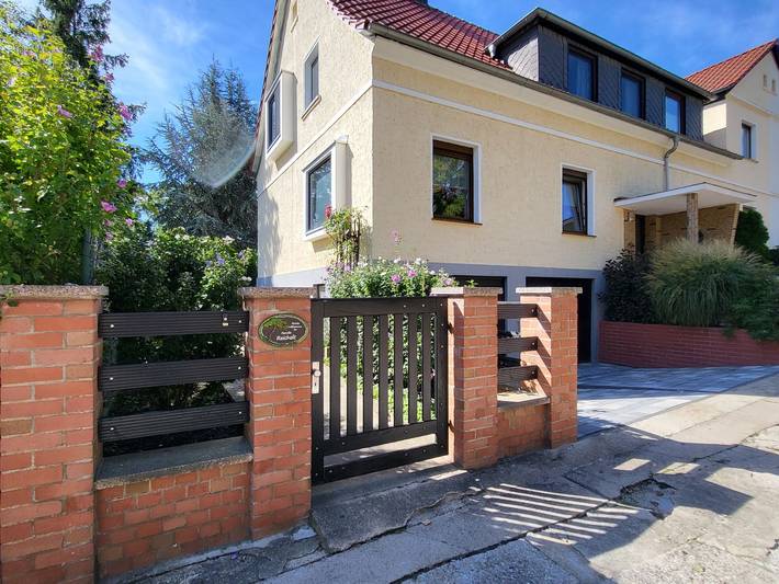 Ferienwohnung für 3 Personen, mit Terrasse und Garten in Bernburg