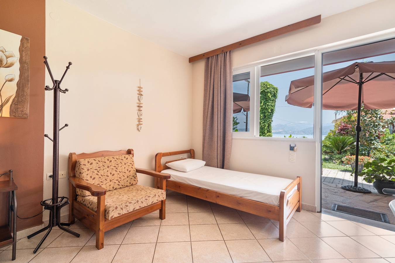Entire studio, Studio Apartment '4 Adults No 8' with Sea View, Wi-Fi and Air Conditioning in Nikiana, Alexandros