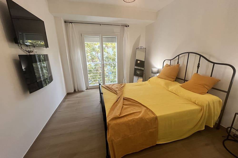 Entire apartment, The Platani Home Free Parking in Nettuno, Rome Province