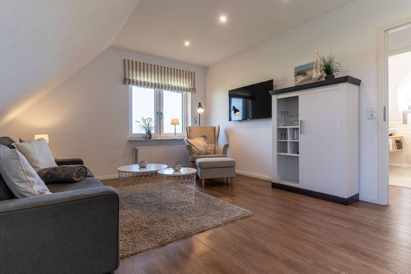 Ganze Wohnung, Top ausgestattete Reetdachferienwohnung im Weitblick kurz vor Spo in Tümlauer Koog, Eiderstedt