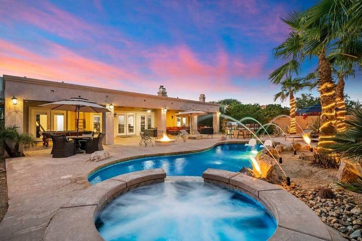 Vacation rental for 16 people, with yard and balcony as well as hot tub, with pets in Indio (CA)