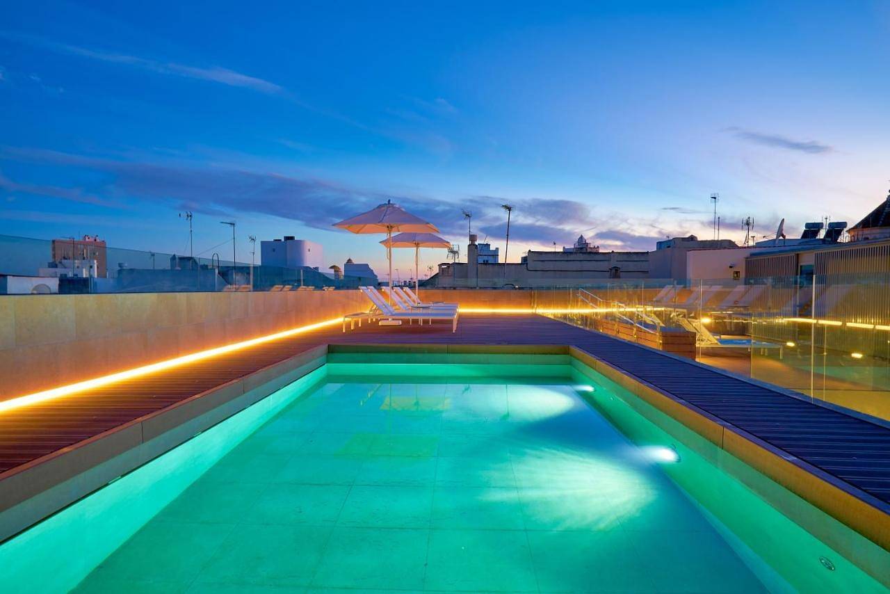 Entire apartment, Holiday apartment for 4 people with pool in Cadiz Old Town, Cádiz