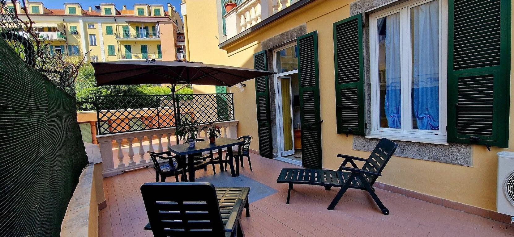 Apartamento entero, Apartamento 'Casa Vacanza Teresita' con terraza privada, Wi-Fi y aire acondicionado in Puerto Mauricio, Imperia