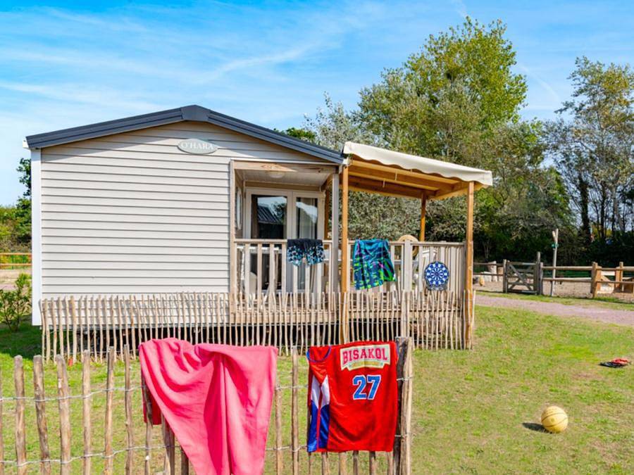 Camping Les Carolins - Mobile home 4 persons - Confort - 30 m² - 2 bedrooms - Farmhouse view in Port-Bail-sur-Mer, Côte de la Déroute
