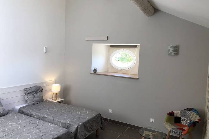 Gîte pour 6 personnes, avec terrasse et jardin à Barjac - 4