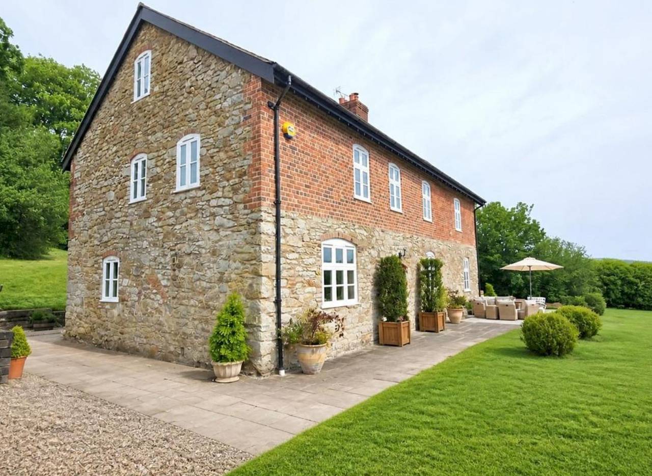 Snape Cottage | Luxury retreat | Stiperstones view - Pass the Keys in Shropshire Hills