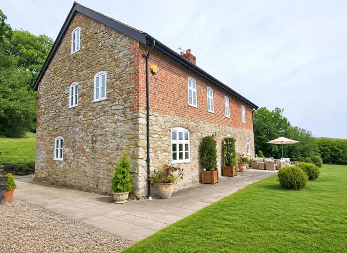 Holiday rental for 8 people, with Hot tub and Terrace as well as Garden in Shropshire